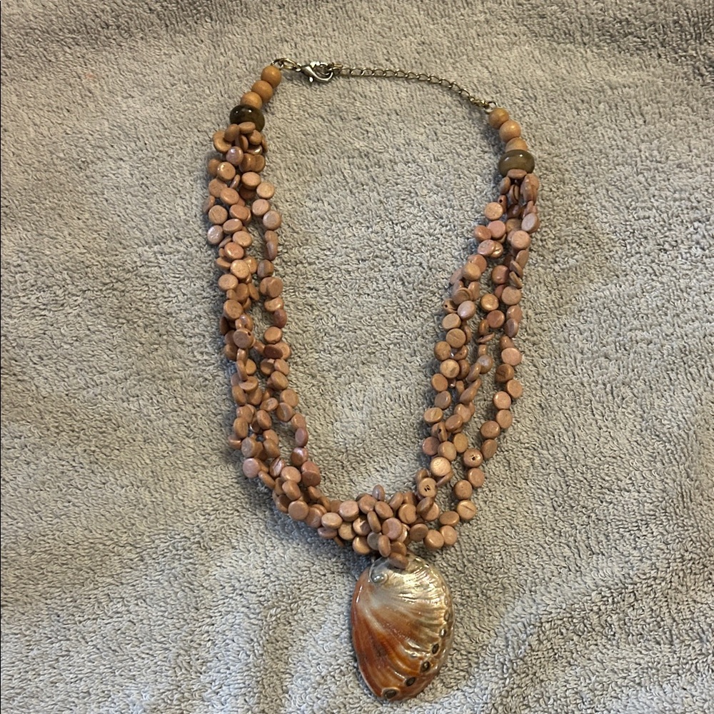 Vintage Shell Pendant Necklace 18-21” unsigned